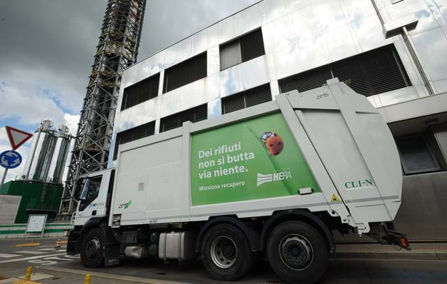 waste/garbage truck